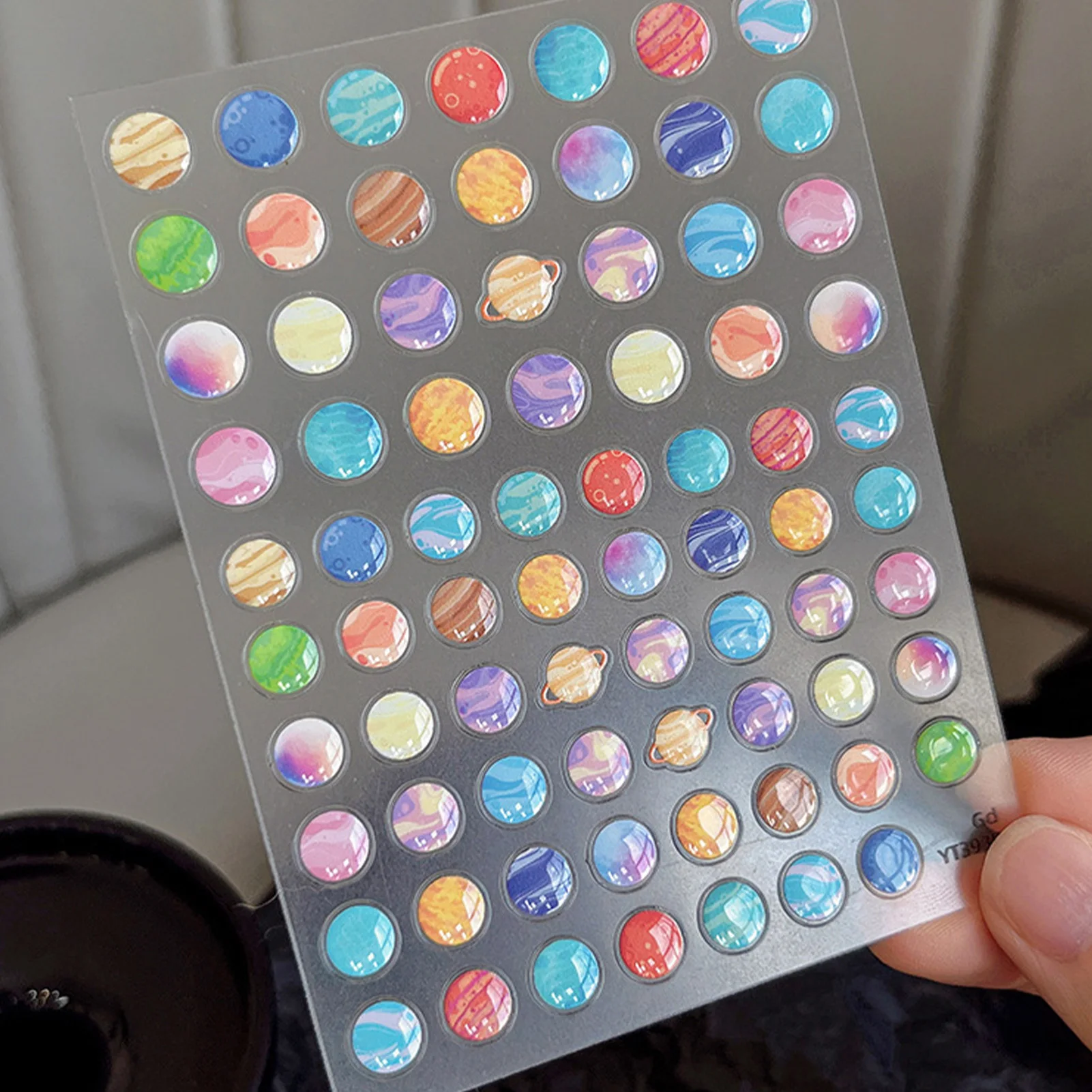 銀河間宇宙ネイルステッカー ゼリー状接着剤付き 惑星ネイルデカールステッカー クリエイティブでキュートな漫画風デコレーションステッカー