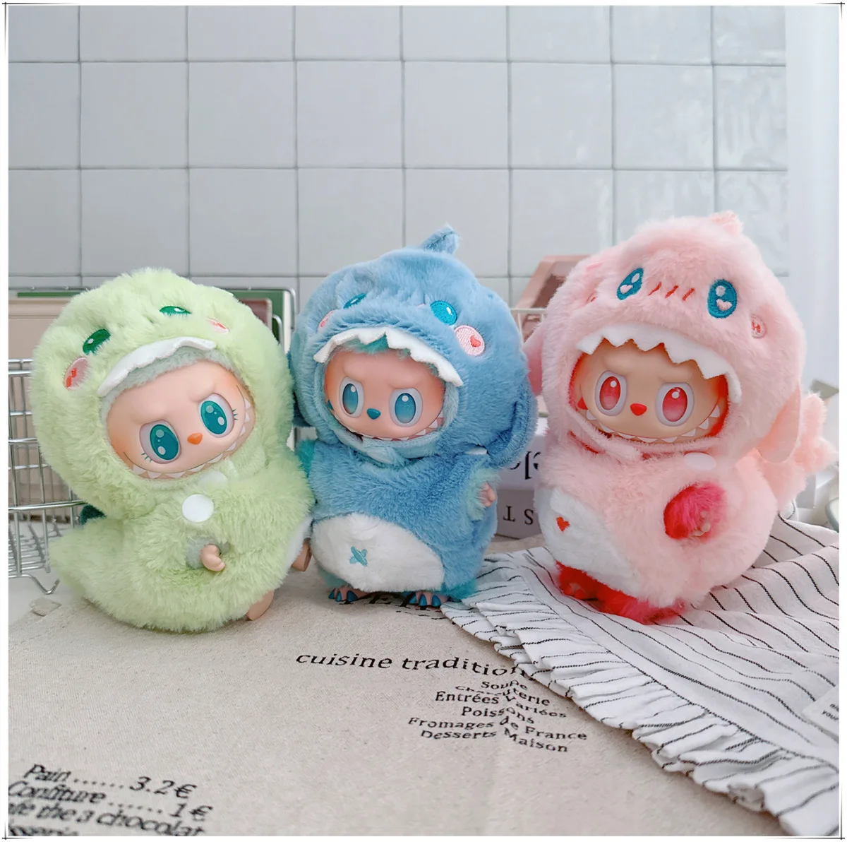 

Labubu 1st-3rd Gen 17cm Dinosaur Shark Cockroach Fried Shrimp Sitting Party Doll Clothes