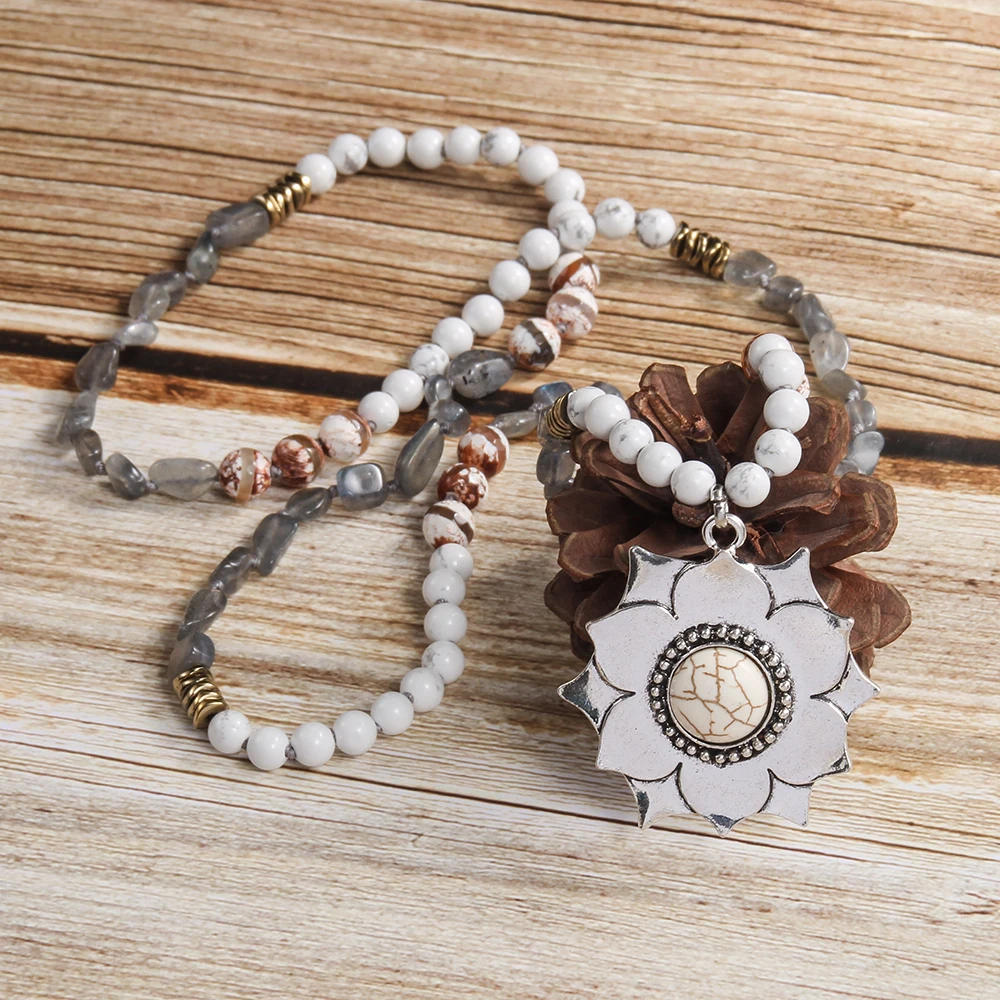 Spring/Summer New Fashion Bohemian 6mm White Howlite Natural Stone Glass Knot Necklace Turquoise Metal Flower Pendant Necklace