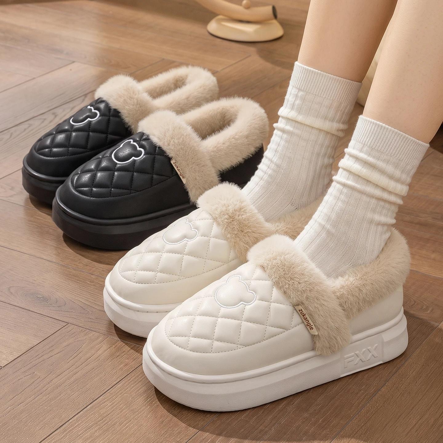 Winter-Wasserdichte Hausschuhe für Damen und Herren, mit dicker Sohle, warmem Plüschfutter, Bärenstickerei, rutschfest, weich, elastisch, für den Innenbereich. – Detail 22
