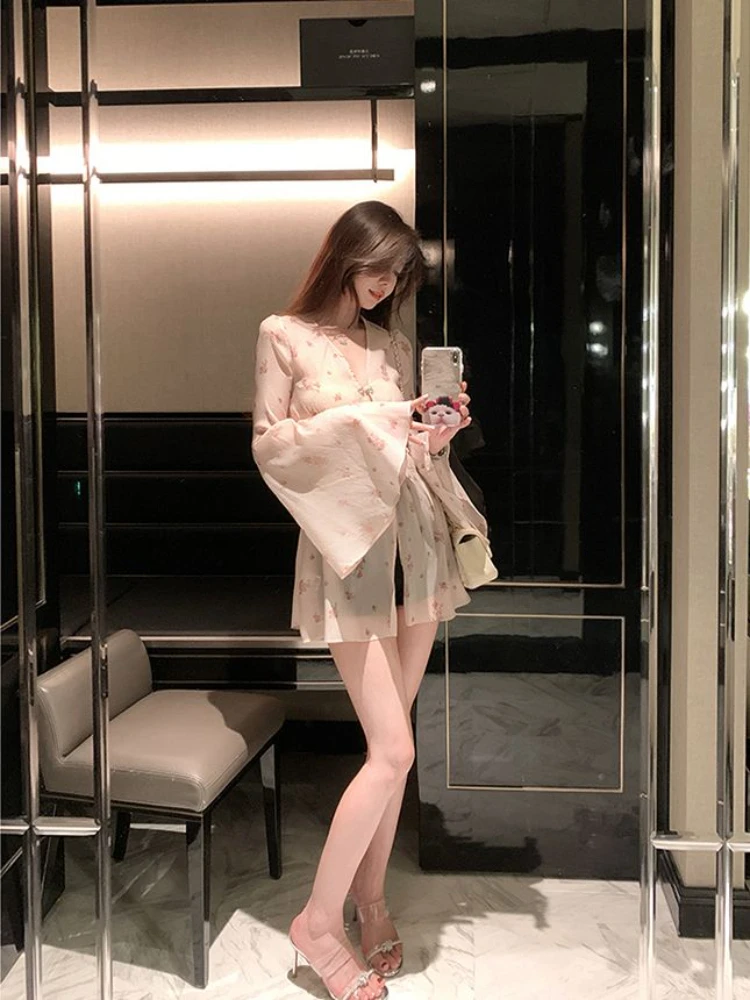 Fairycore Bloemen Flare Mouw Shirt Dames Zomer Veelzijdige V-hals Taille Slanke Tops Zachte pure blouses