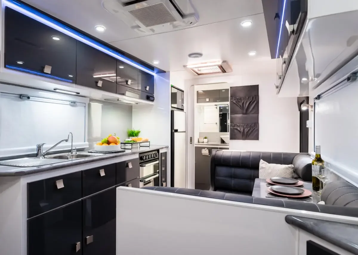 Trailer perjalanan, RV dengan kasur utama, aksesoris