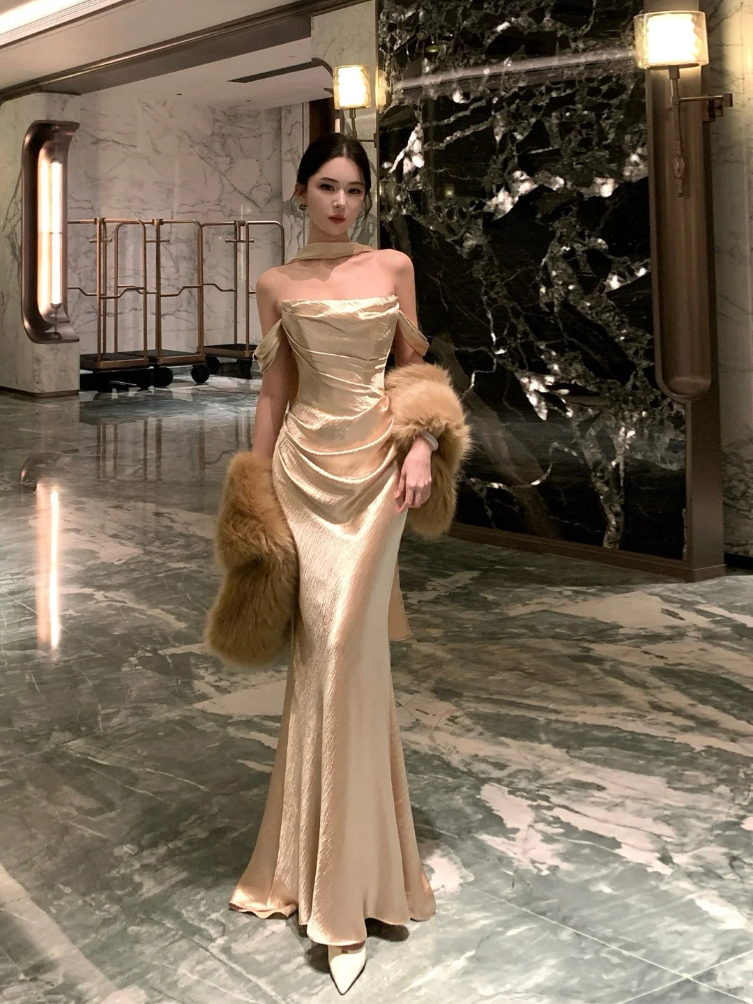 

Дышащий халат для женщин на одно плечо золотистого цвета для свадьбы и помолвки, приятный для кожи