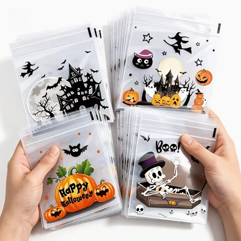 100 sacs cadeaux en plastique autocollants, avec motifs de crâne, de chauve-souris et de citrouille, adaptés aux événements festifs et aux cadeaux d'Halloween.