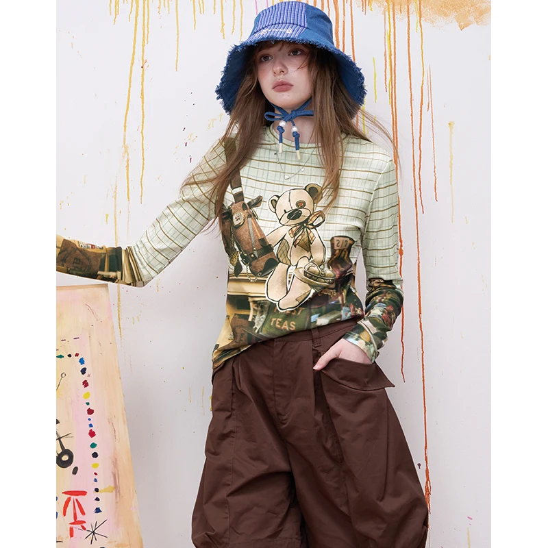 ELFSACK Cute All-Over Print Long Sleeve T-Shirt with Novelty Bear Graphic, Soft Stretchy Casual Tee, Slim Retro Top for Women