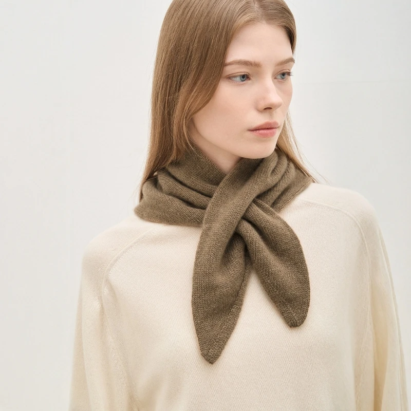 「Marca de lujo」Marca coreana ~ 24 invierno francés sle Retro Show Sle polar sólido tejido cruzado Triangular carpeta bufanda protector de cuello