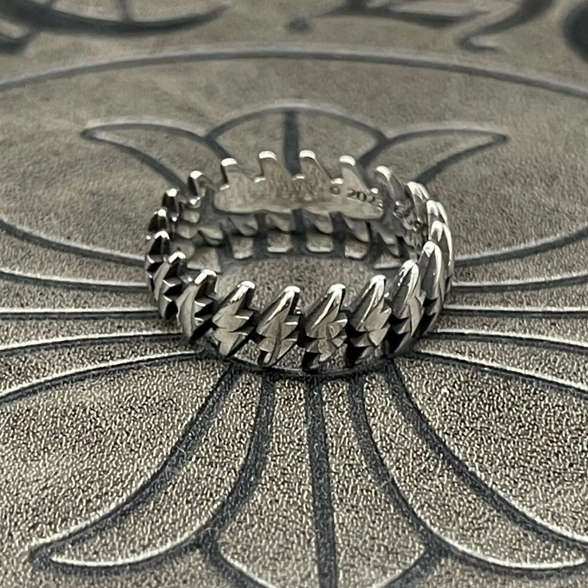 

S925 Sterling Silver Men's Medieval Thai Silver Vintage Lightning Ring Cross Punk Hip Hop Does Not Fade