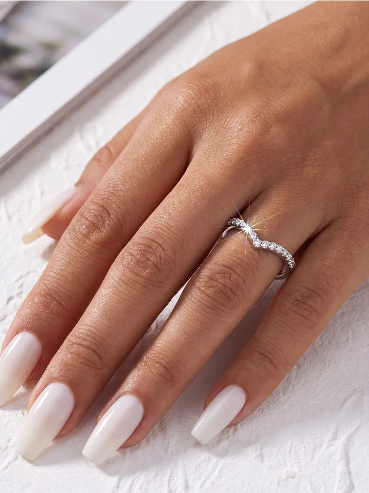 DWJ 925 Sterling Silber Modische Elegante Echte Moissanit-Diamant V-förmige Glänzende Ringe für Damen Verlobungs- und Hochzeitsschmuck – Detail 4