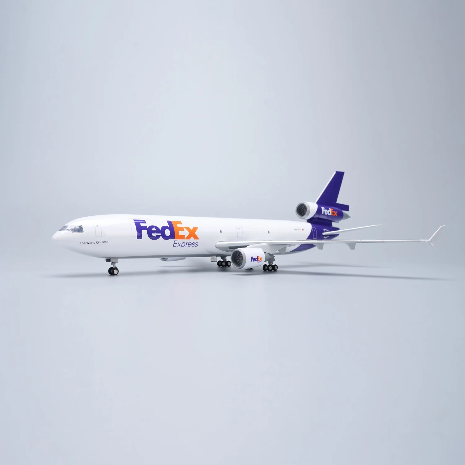 47CM Scale Airplanes FedEx Cargo Airways MD-11 Plane Model Resin Plastic Model Replica Static Collection Aircraft With Wheels