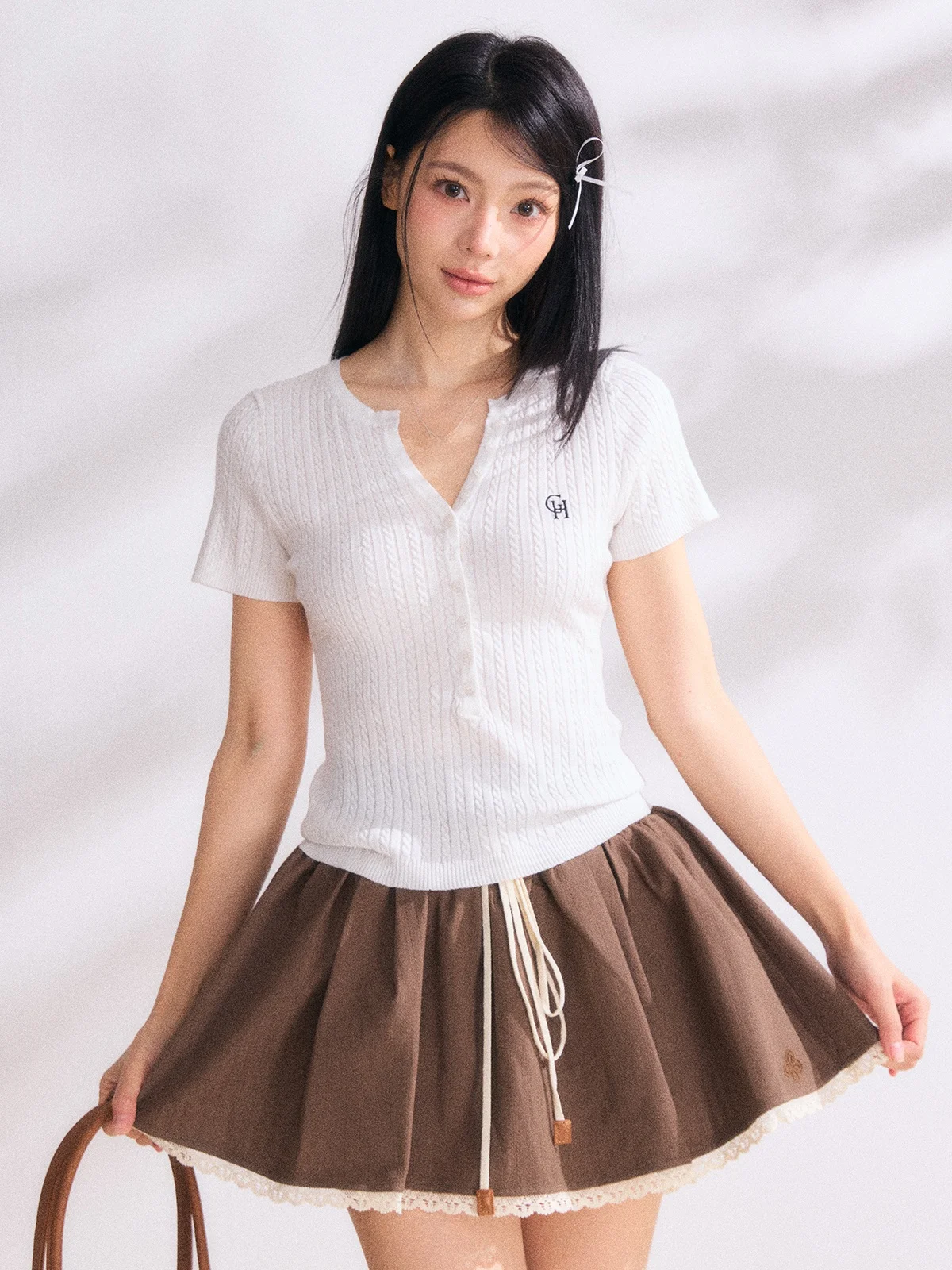 

Gnemoah Summer White V-neck Short Sleeve Knitted Sweater Women's Slimming Button Cardigan Elegant Top Knitted Fashion