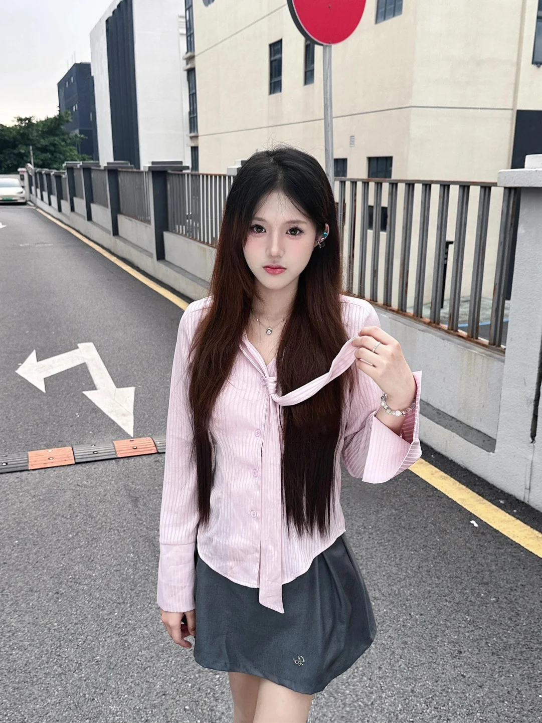 

Sweet Younger Pink Striped Shirt And Grey Skirt Set Fashionable Slimming Spring 2026 Women's Collar Button up Ensemble