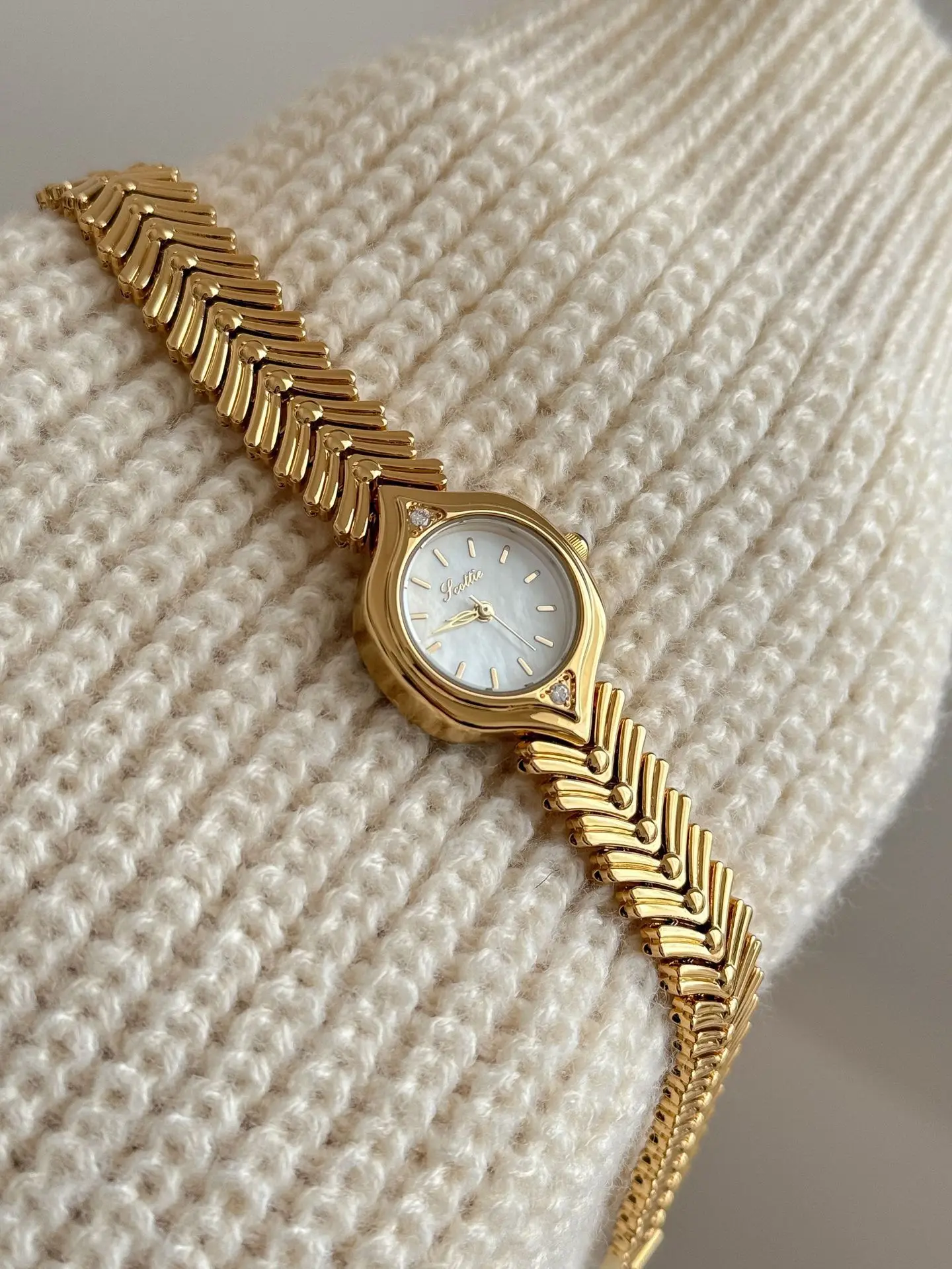 Fashion Classic temperament Fishbone Chain Watch for women‘s girl party gift jewlry wholesale