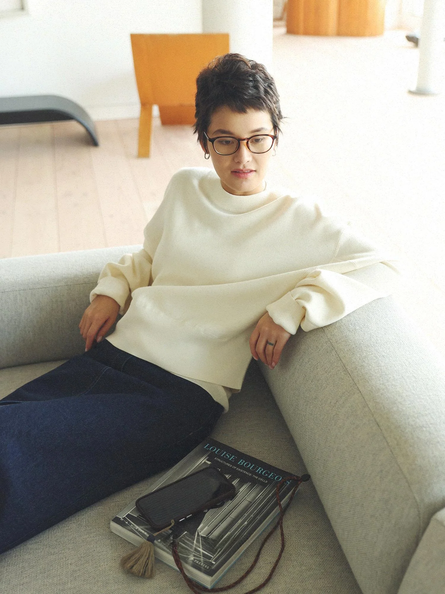 

Свитшот MsDidion Pure Clear Forest Spun из 60-ниточной шерсти Yangzi, плотный, с заниженной линией плеч, свободного кроя, с длинными рукавами и круглым вырезом.