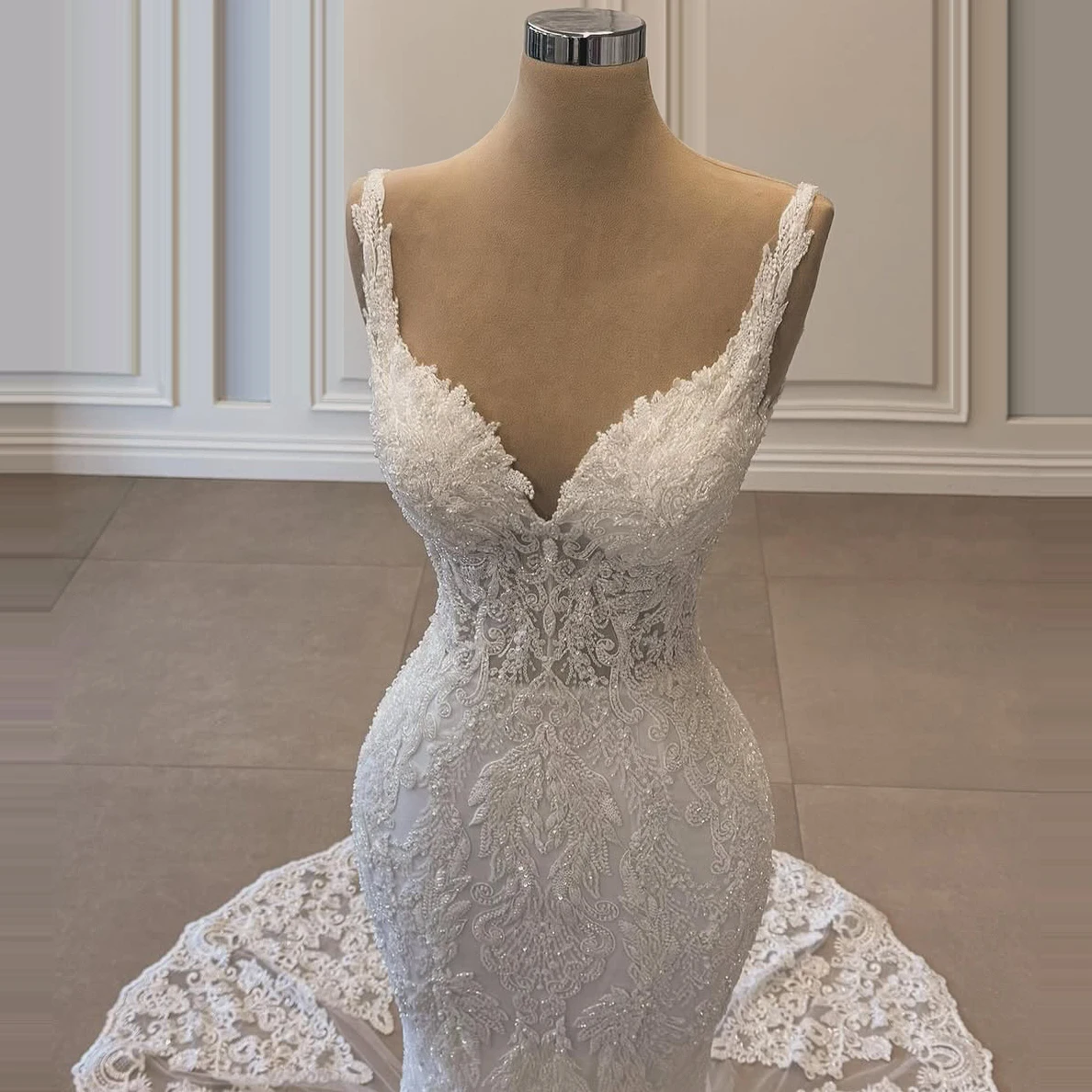 2026 New Ivory White Wedding Dress Lace Arabian Dubai Bridal Dress Spaghetti Strap Engagement Wedding Dress Customized