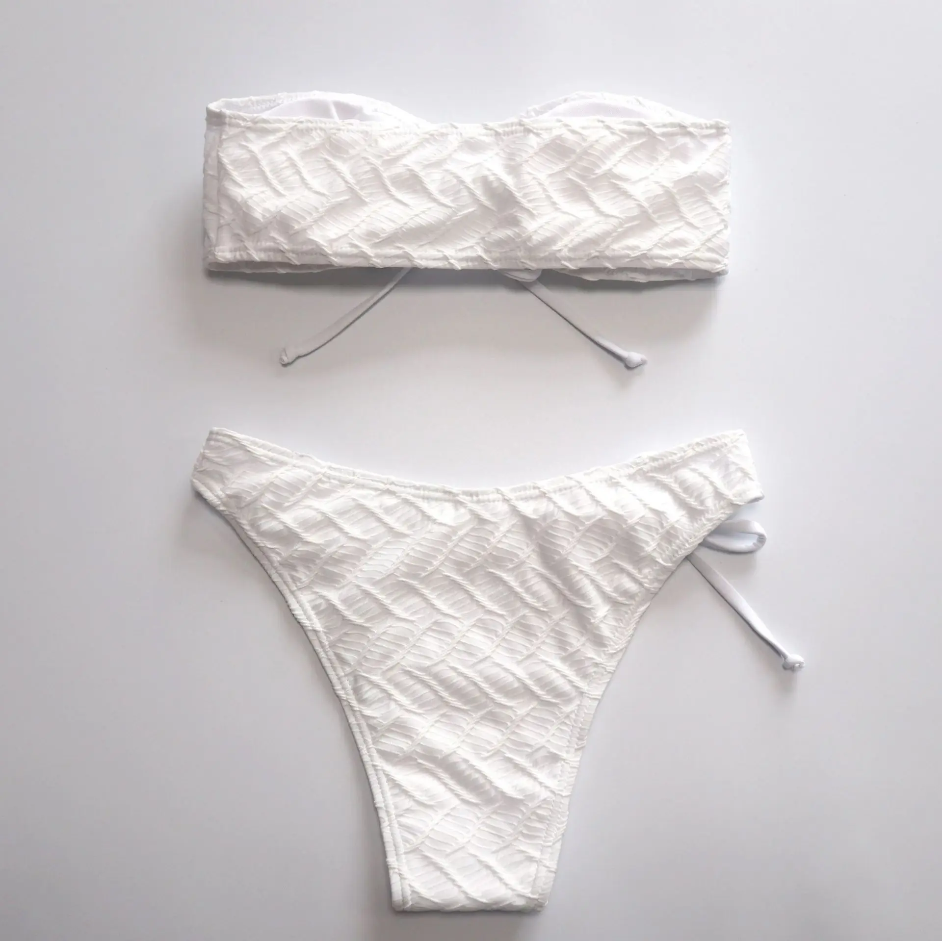 Bikini Bandeau blanco y negro 2025, traje de baño Sexy con Tanga para mujer, traje de baño Push Up, traje de baño femenino, ropa de playa para nadar, Bikini