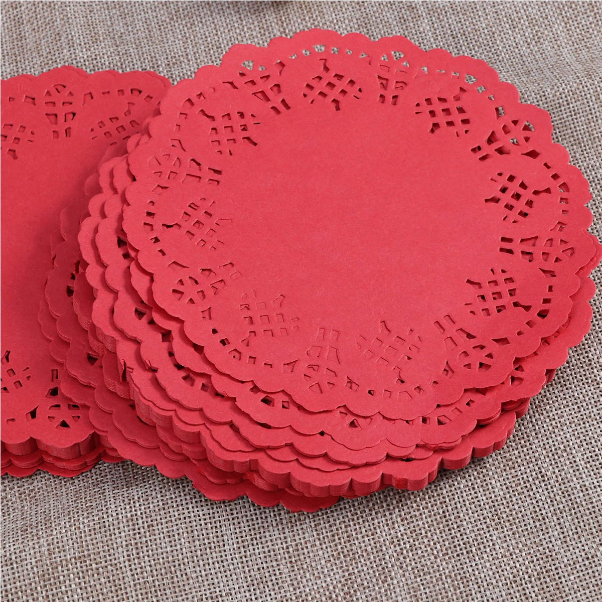 100pcs 55Inch 14cm Vintage Lace Decoupage Paper Doilies Crafts Placemats Table Decoration Accessories (Random Color)