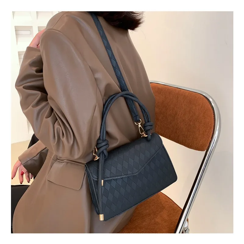 Internet Celebrity Retro Korean Handbag Women\'s 2024 New Fashion Trend Line Shoulder Small Square Bag Solid Color Messenger Bag