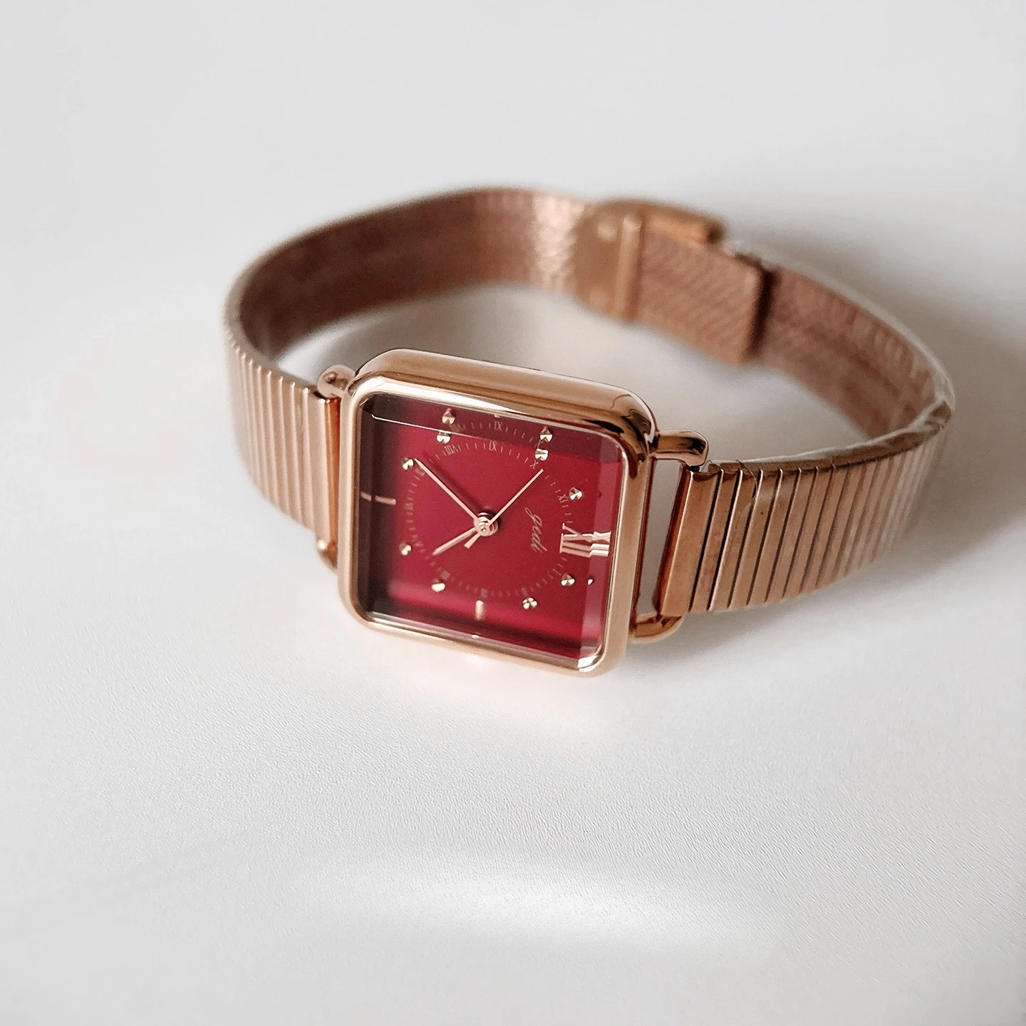 Exquisite women's wristwatches, new 2025 models original luxury women's watches, fashionable quartz watches, women's collection.
