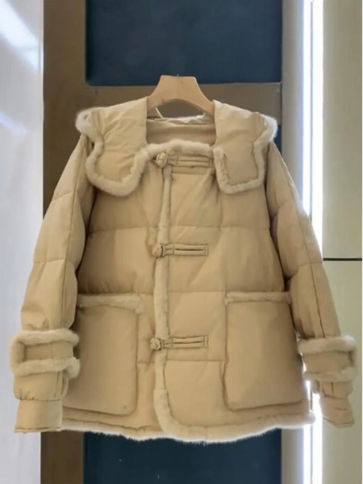 

Женская пуховая хлопковая куртка 2026: Новая коллекция Осень-Зима, большие размеры, красивая вышивка, в национальном китайском стиле, модное пальто