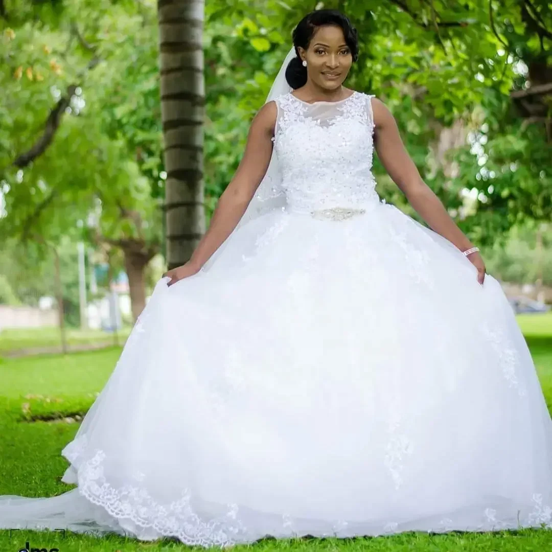 

Customized White Tulle Sweep Train Appliqued Ball Wedding Dress Lace Sweetheart Bridal Gown Custom