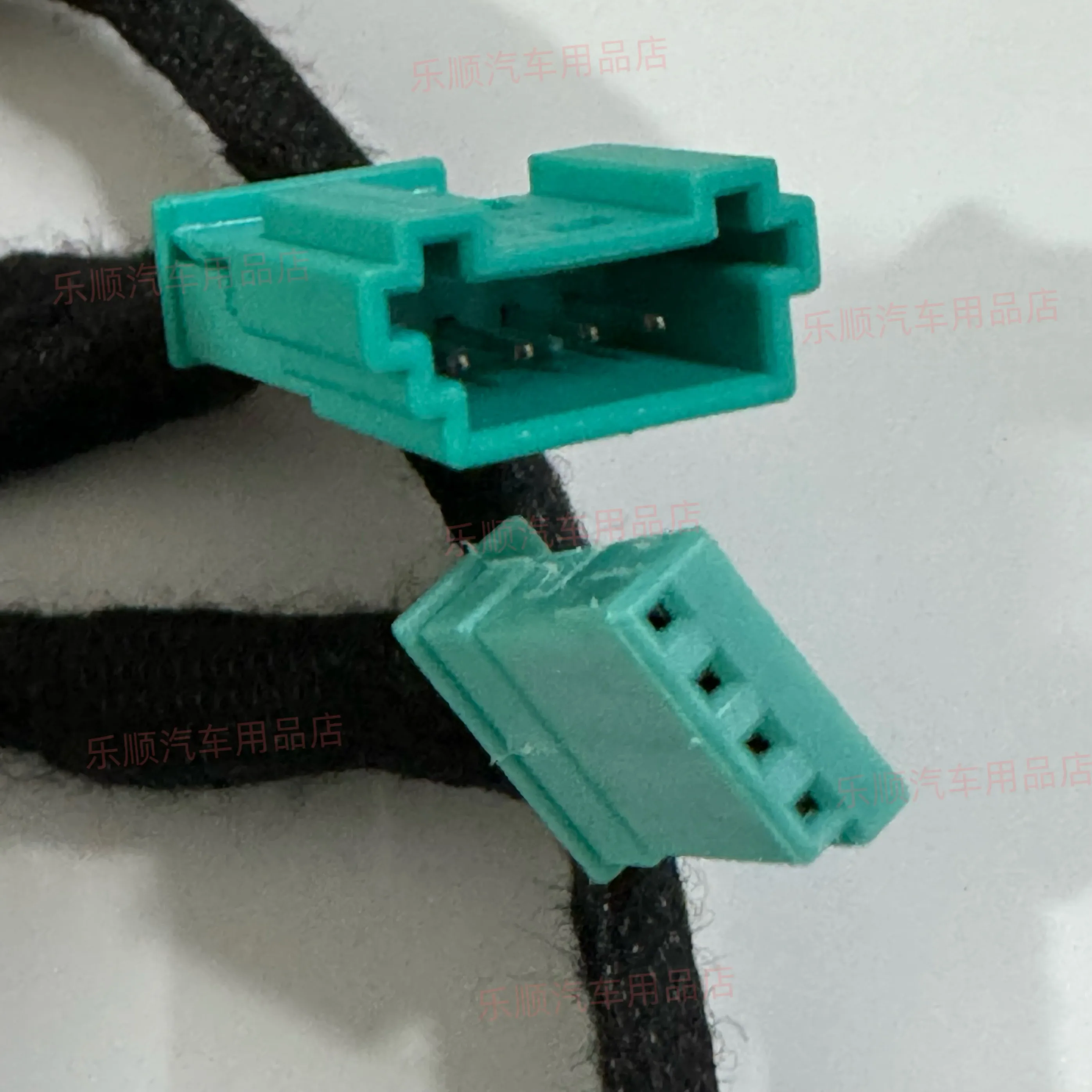 Suitable for BMW F30F32 F34 M3 M4 luminous LED AC/radio footwell Y-shaped adapter splitter