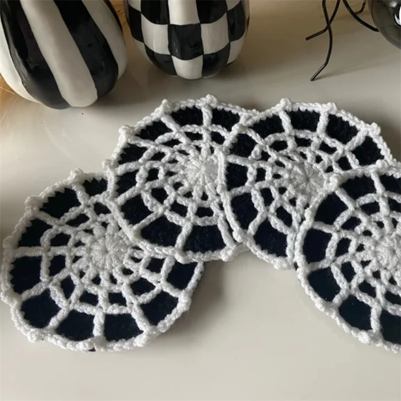 Eccentric personality Funny Spider web coasters Hand crocheted Heat insulation anti-scalding Halloween party decoration coasters