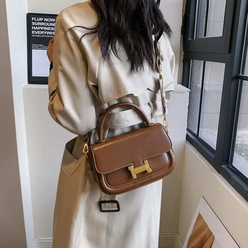 

Luxe Crossbody Bag For Adults Premium Faux Leather Luxurious Finish Stylish For Formal Events And High-end Restaurant Dinners