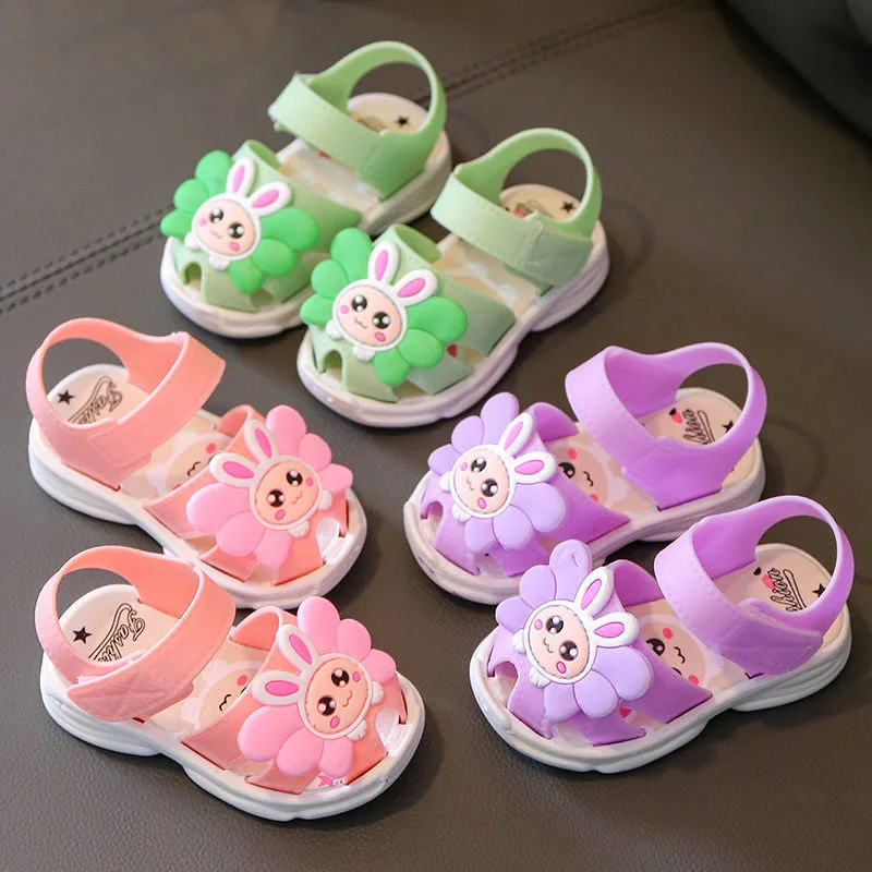 Baby walking shoes Summer girls\' sandals and slippers fashion outer wear non-slip cute baby girl small daisy children\'s slippers