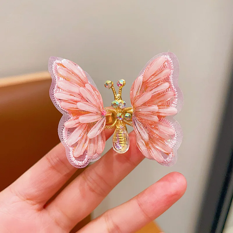 Children\'s Hair Clip With A Moving Butterfly Cute Pink Plush Ball Little Girl Hair Accessories Gold Color Banger Clips Hairpins