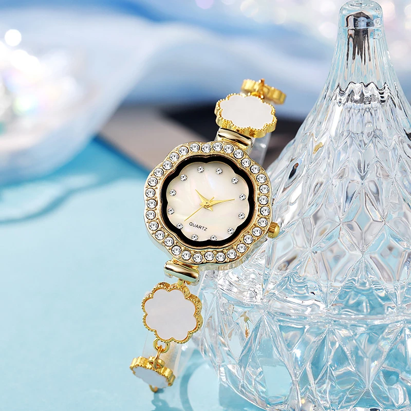 Women's Quartz Watch Light Luxury Niche Style Diamond Studded Floral Lady Watch Creative Fashion Student Female Wristwatch Wear