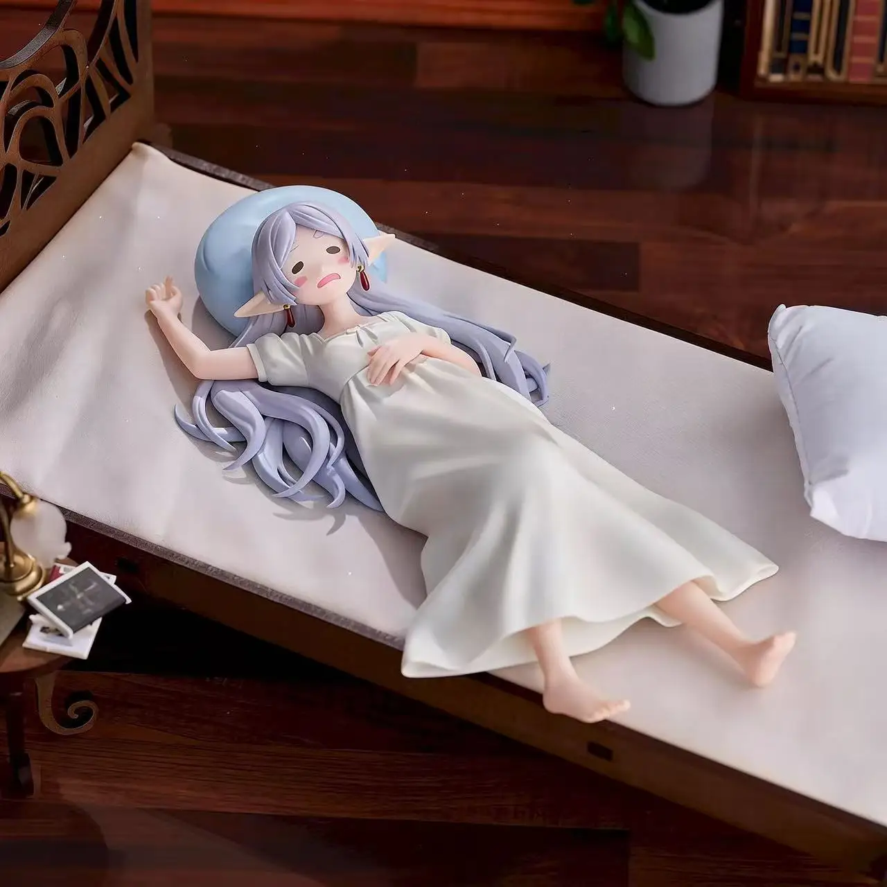 figuras-de-anime-estatuas-de-bonecos-figura-de-acao-frieren-deitada-e-dormindo-decoracoes-presentes-colecionaveis-brinquedos