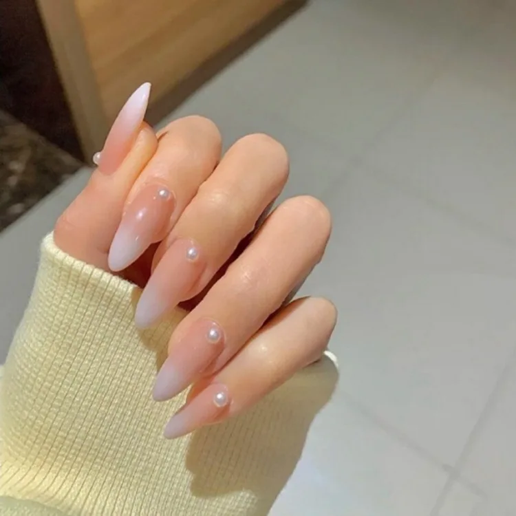 24 piezas uñas postizas stiletto largas nude beige y blanco lechoso, brillantes, con pegamento, listas para usar 3