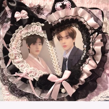 Due carte di coppia insieme Porta carte fatto a mano Patchwork rosa Nastro di pizzo nero Portafoto espositore Kawaii Toploader coreano