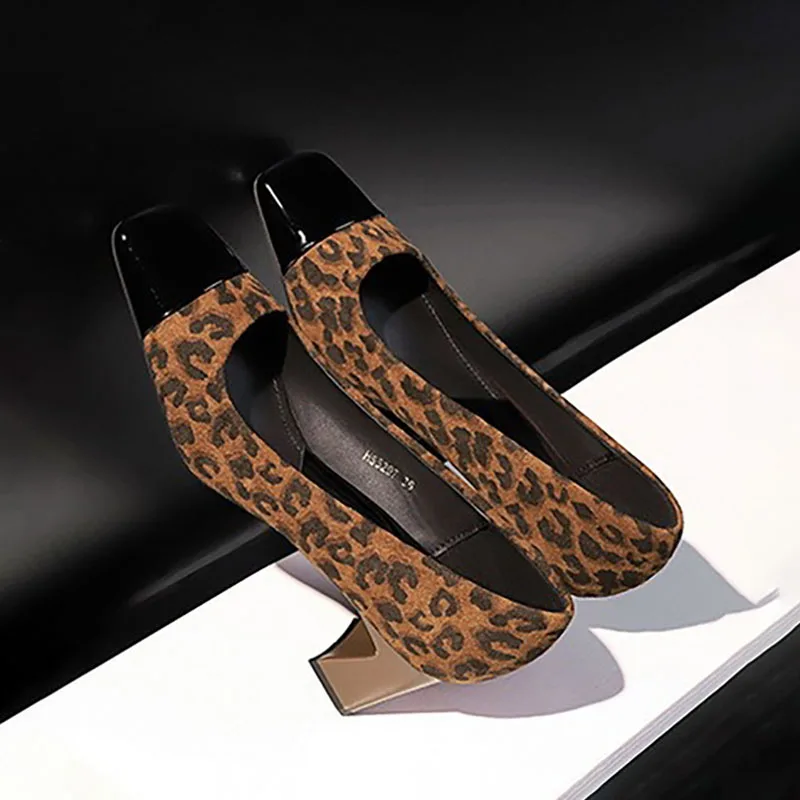 TRAF, zapatos de tacón con pezuña de terciopelo con estampado de leopardo, sandalias de tacón cuadrado con punta redonda para mujer, zapatos elegantes y elegantes con cabeza cerrada para oficina para mujer