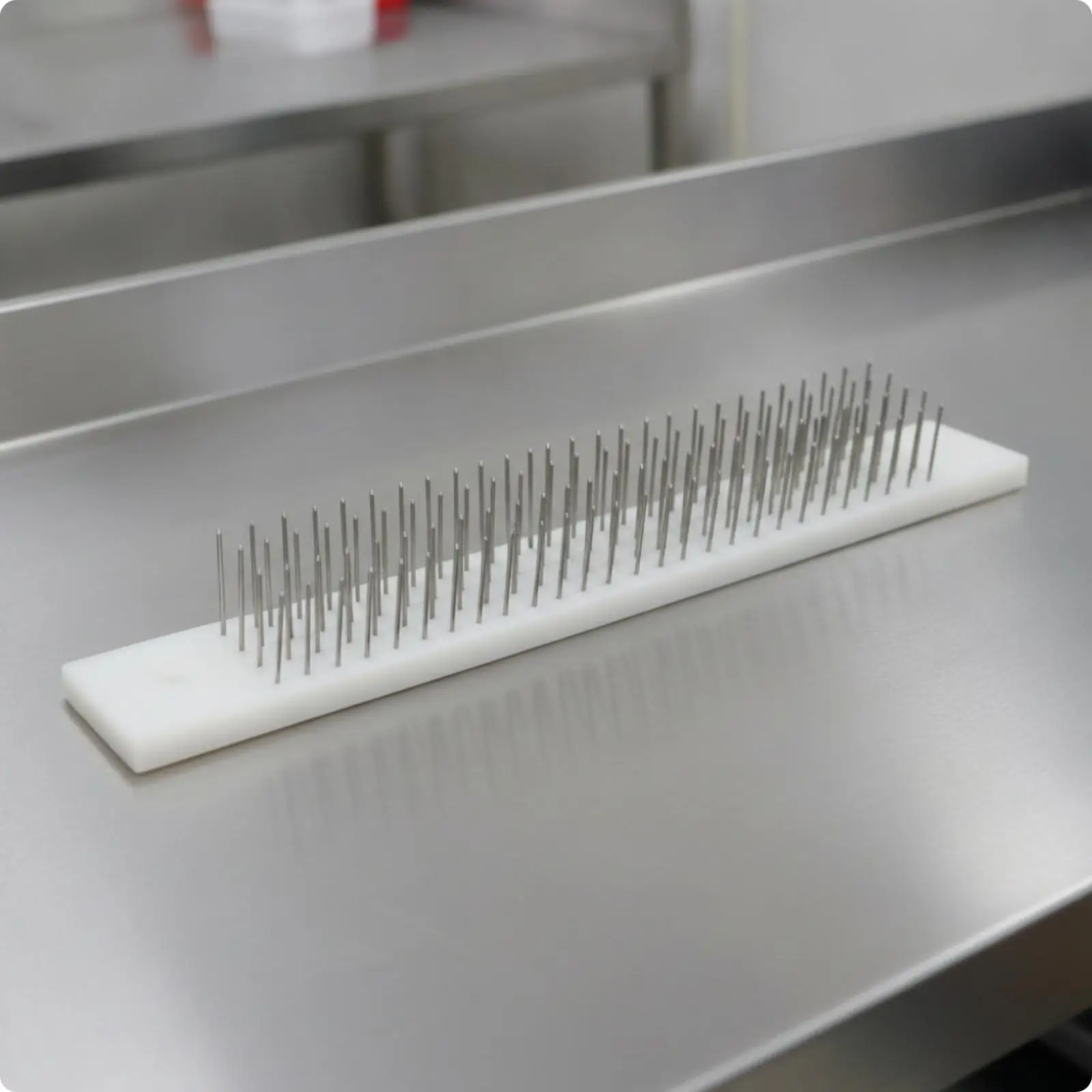 Professional Hair Pulling Comb Board for Hairpiece Construction with Dense Metal Pin Rows