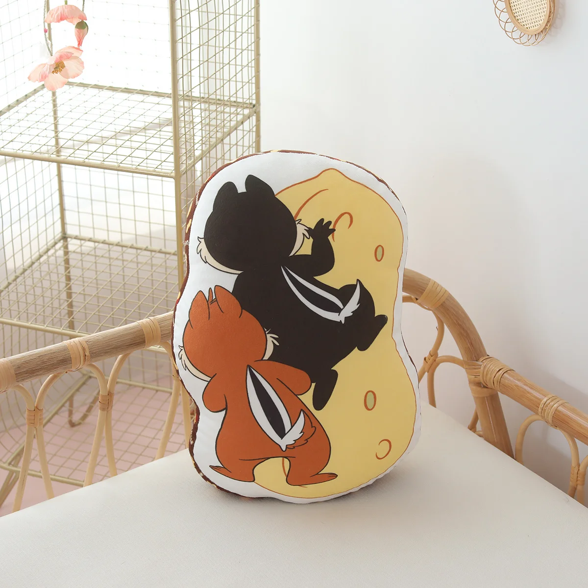 Disney Chip and Dale rzuć poduszka miękka przytulanka podwójna z jednostronnym nadrukiem poduszka pod plecy piękne wiewiórki pluszowe zabawki Home Decor