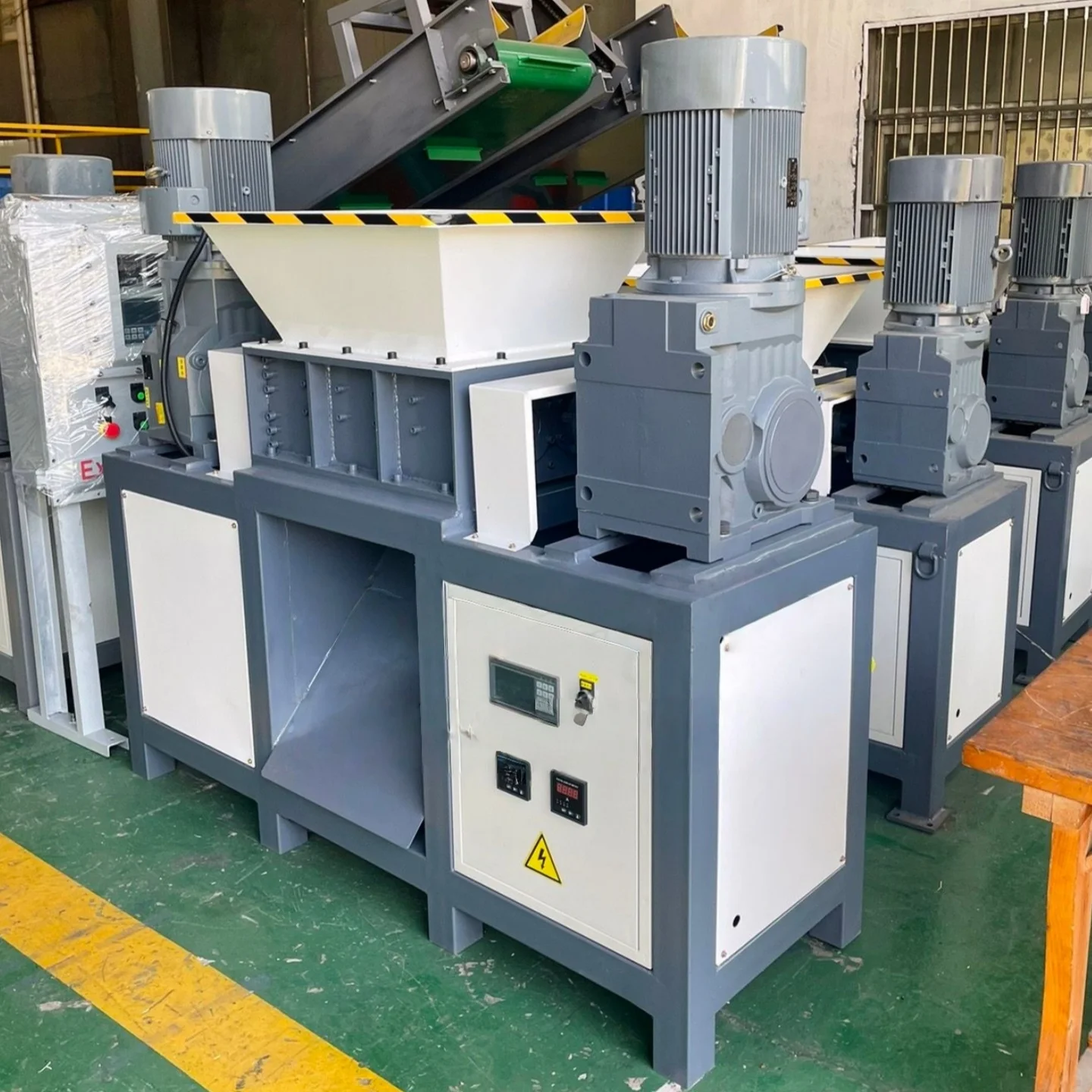 Industrial Single Shaft Shredder For Large Fabric Plastic Rubber Head Nylon Film Ton Bag Wood Material Crushing Machine