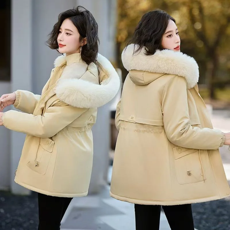 Plus fluwelen gewatteerde katoenen kleding met capuchon 2025, nieuwe westerse stijl herfst en winter dames warme grote bontkraag lang katoen gewatteerd