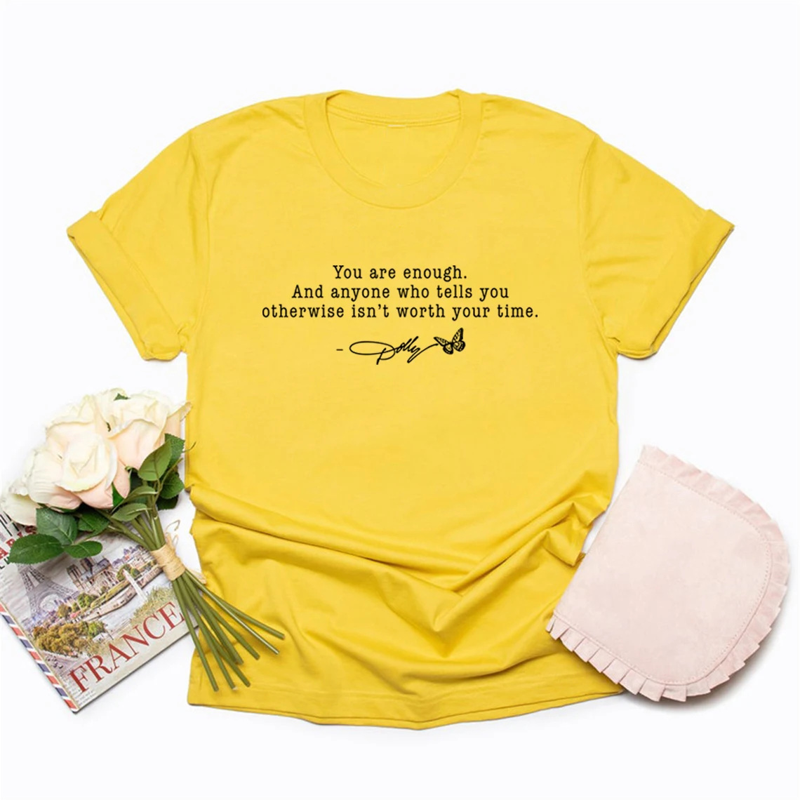 �Du bist genug“-T-Shirt, inspirierendes Zitat, T-Shirt im Dolly-Stil, Damen-T-Shirt mit kurzen Ärmeln, grafisches T-Shirt, T-Shirt für Country-Musik-Liebhaber. – Detail 6