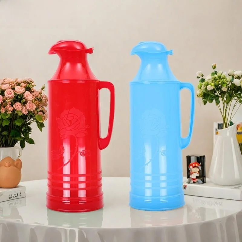 厚みのあるプラスチック製旧式水筒　保温ポット　5ポンド（2リットル）　家庭用・学生用　保温ポット（外側）