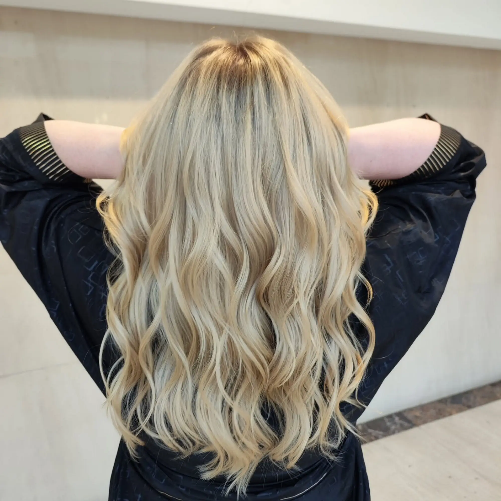 

22 Inches Ombre Light Blonde Synthetic Lace Top Wigs Loose Wave High Quality Brunette Fibre Easy To Wear Glueless Wigs Daily Use