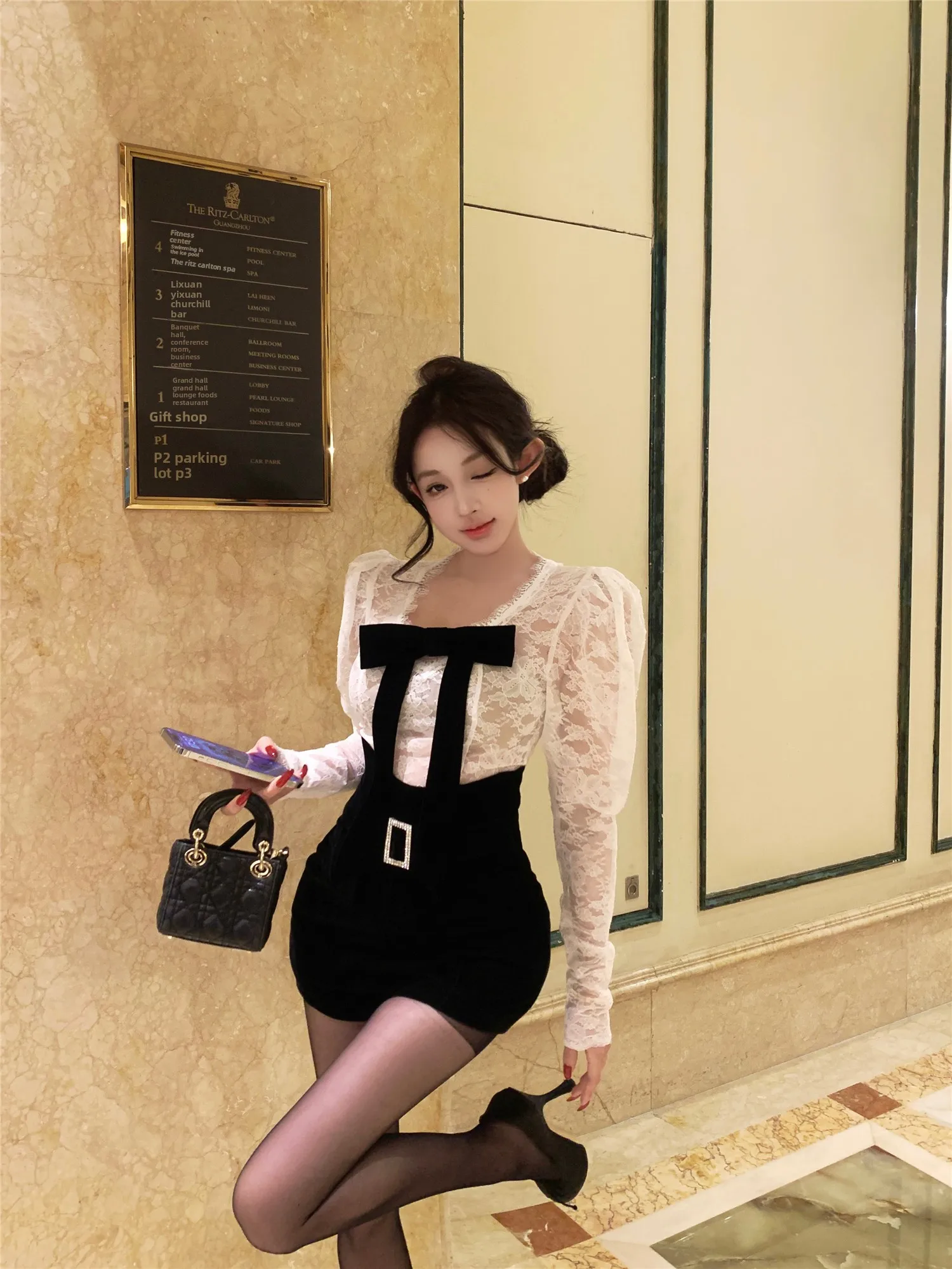 

Fashionable Lace Knot V-Neck Long Sleeve Slim Fit Winter Set Black High Waist Straight Leg Shorts Two-Piece Women's...