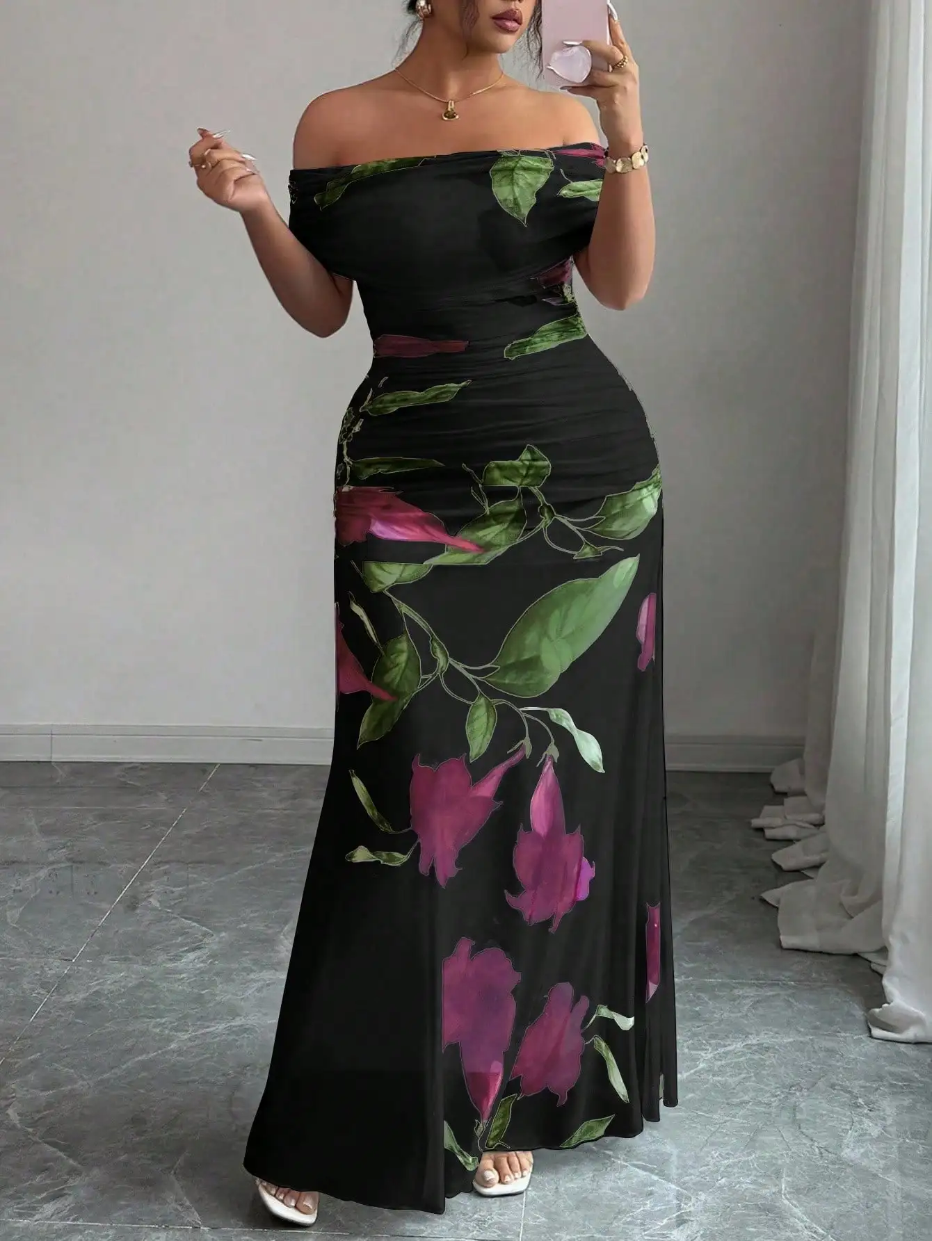 

Платье макси с цветочным принтом и открытыми плечами для вечернего выхода