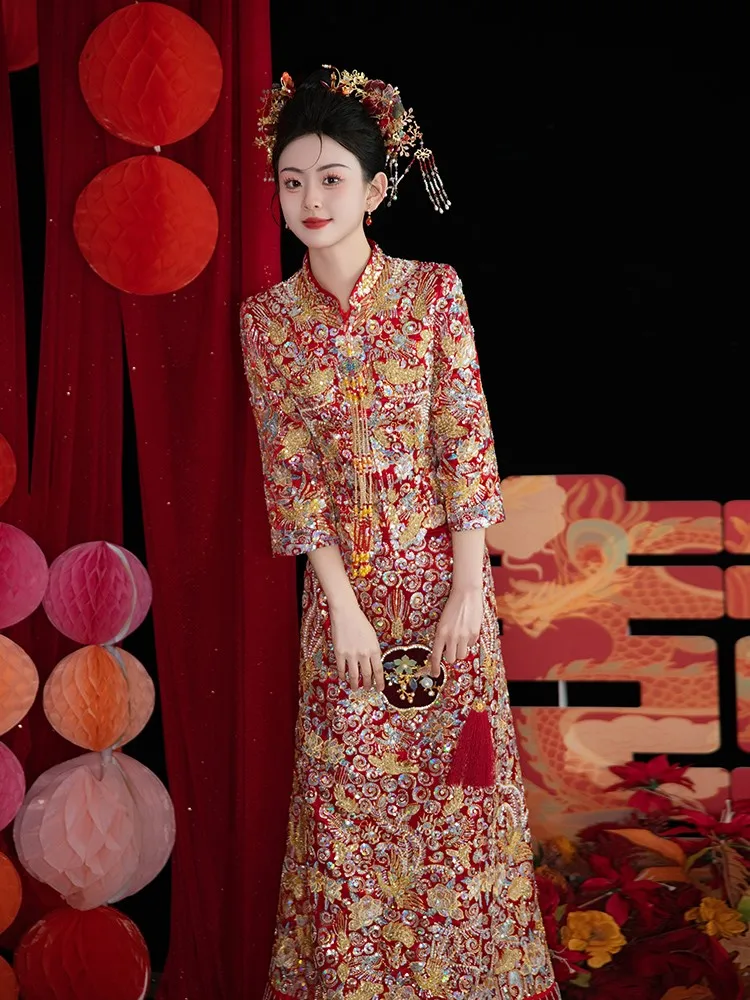 

The new style of dragon and Phoenix Gua a traditional Chinese wedding dress has been released