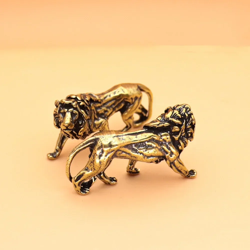 Antique Copper Lion Miniature Figurines Vintage Brass Mini Lion Keychain Pendant Statue Desk Ornaments Home Decor Crafts Gifts