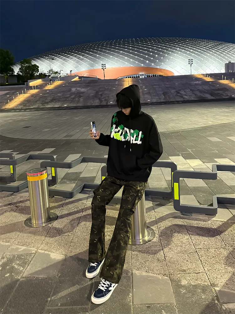 

Джинсы-карго с удлиненными штанинами, прямого кроя, камуфляжные, в американском уличном стиле, с элементами лесорубческой тематики, повседневные, из хлопкового денима