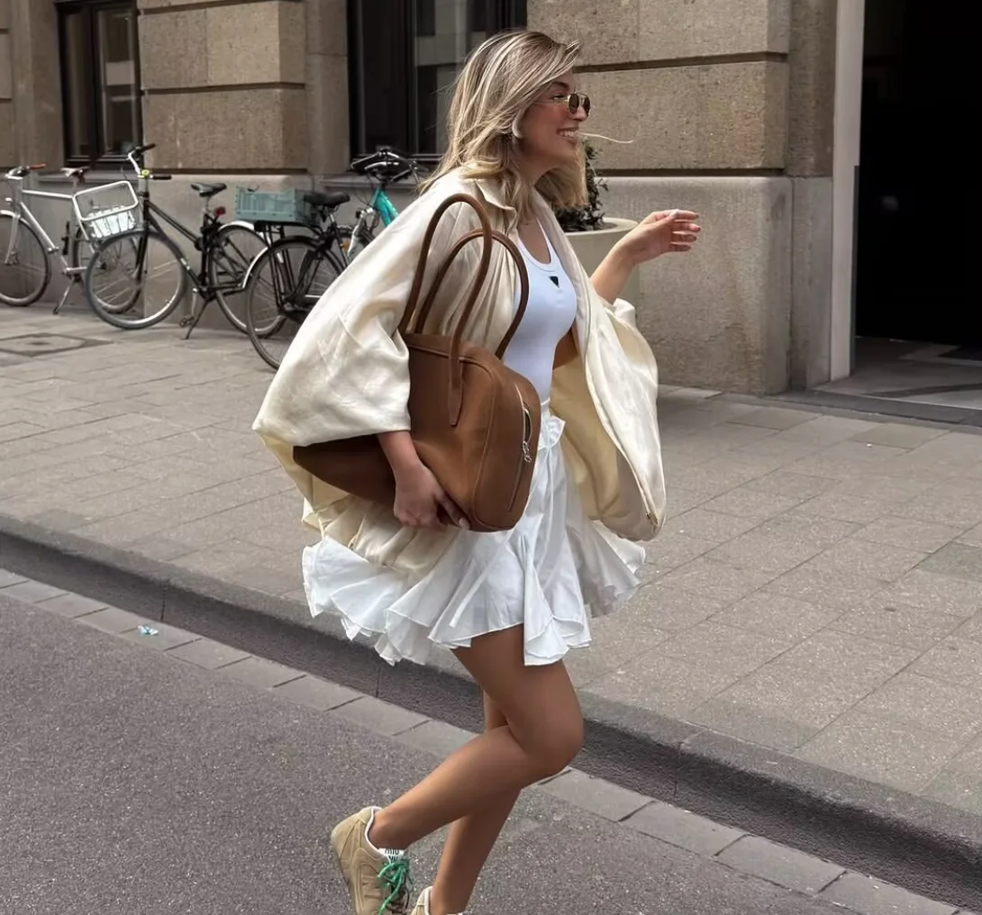 

Новинка Весна 2026: Женская повседневная куртка-пилот свободного кроя с рукавами «летучая мышь» и пышным подолом