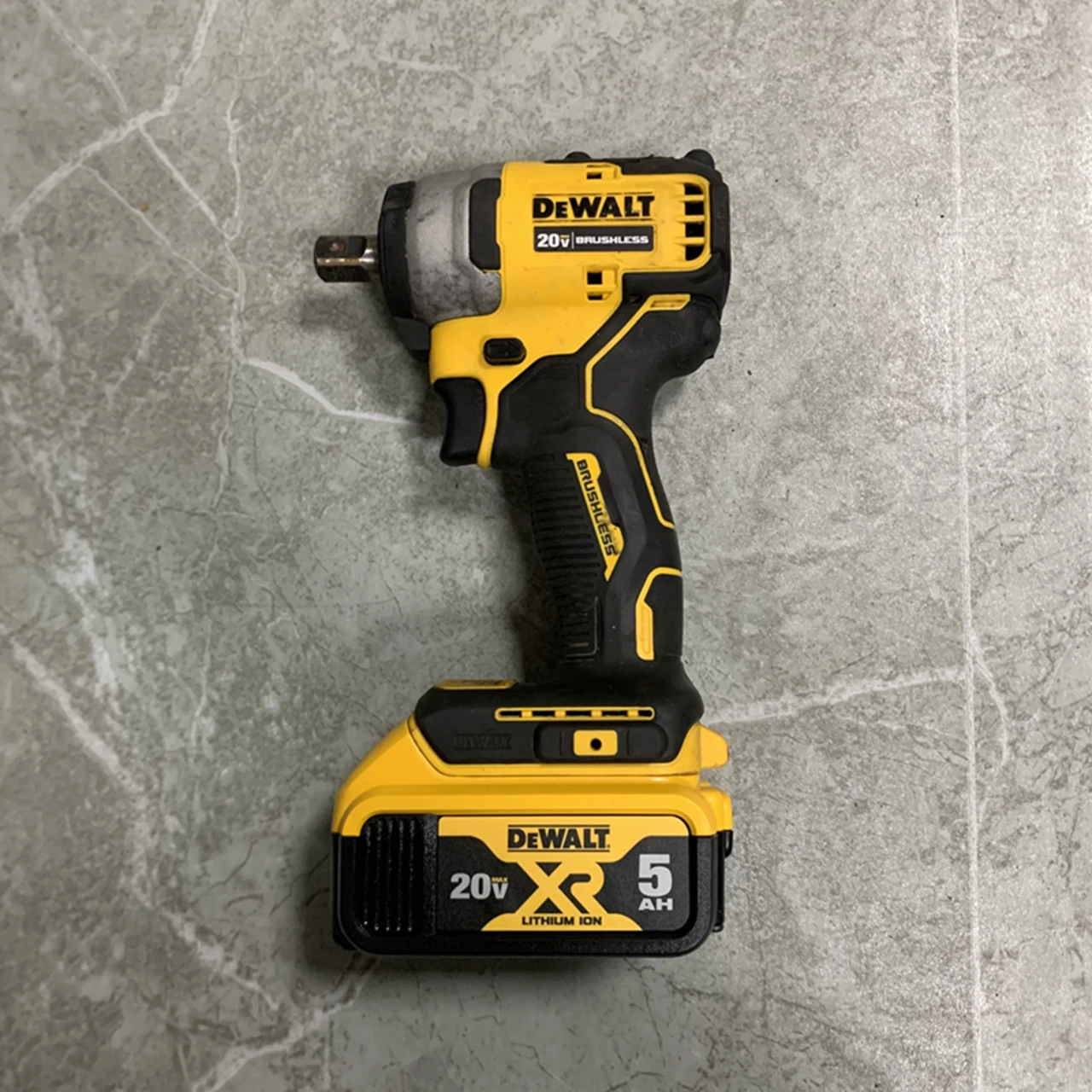 DEWALT DCF809 ATOMIC 20V  Modified 2/1 impact wrench  MAX Li-Ion    Includes 5.0AH battery second-hand