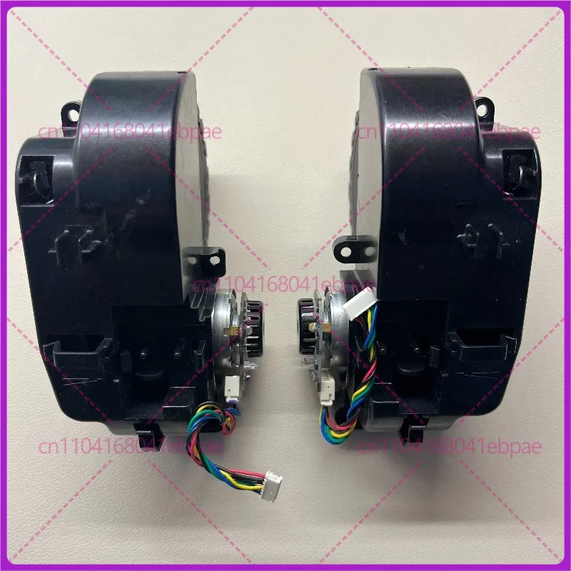 

Б/у запчасти для робота-пылесоса Ecovacs U2 Power: приводное колесо DVX49, мотор колеса DVX45