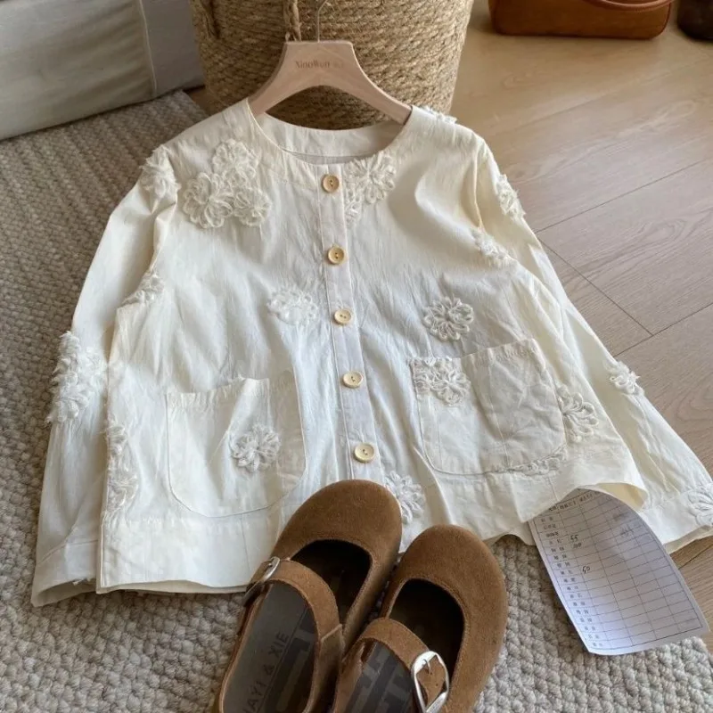 

2026 New Chic and Beautiful Small Fresh White Flower Short Jacket Pleated Design with Long-sleeved Shirt